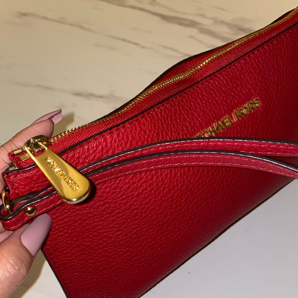 Michael Kors large wristlet/clutch - Picture 2 of 4